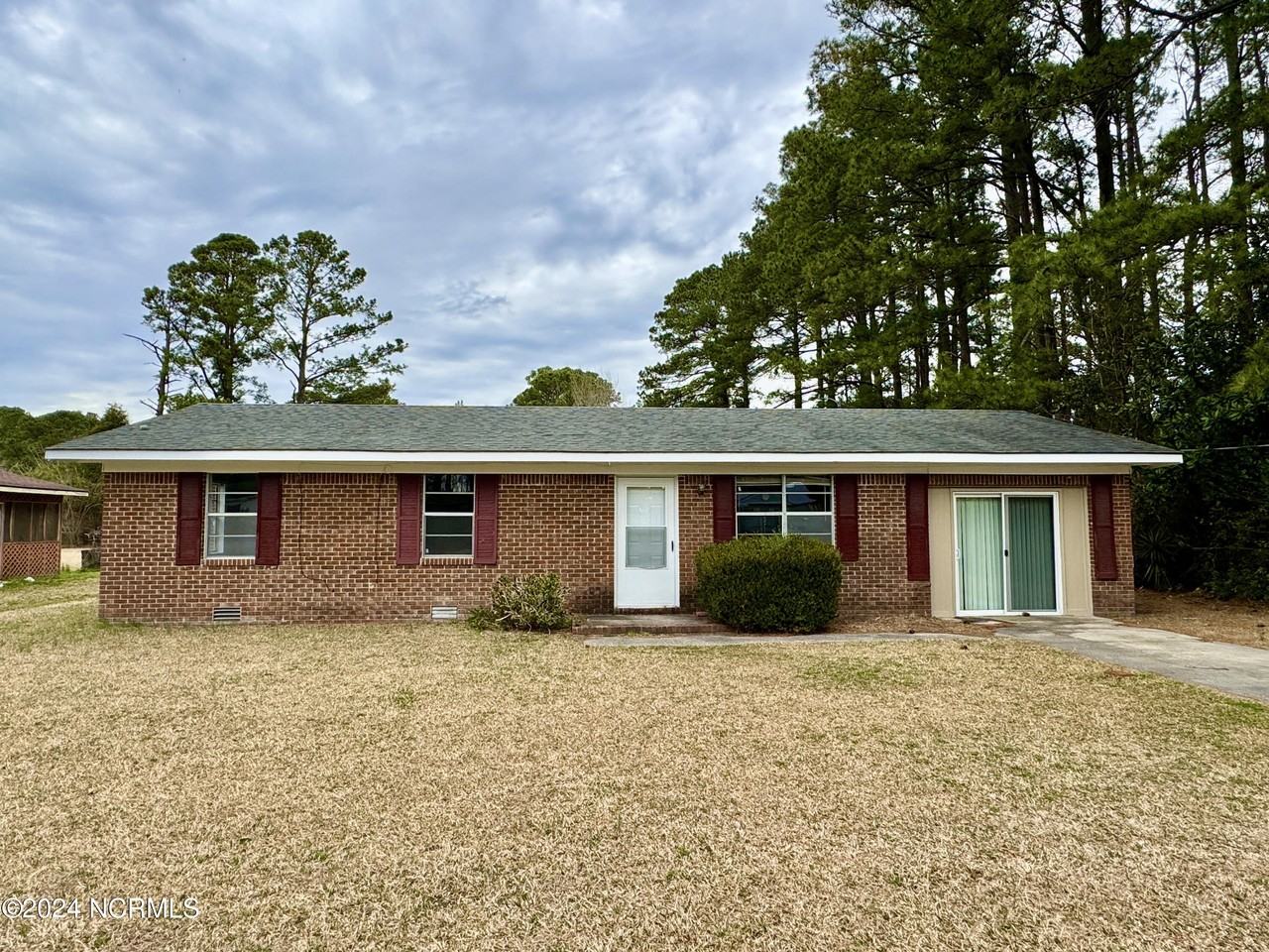 526 W Thurman Rd - Photo 2 of 18