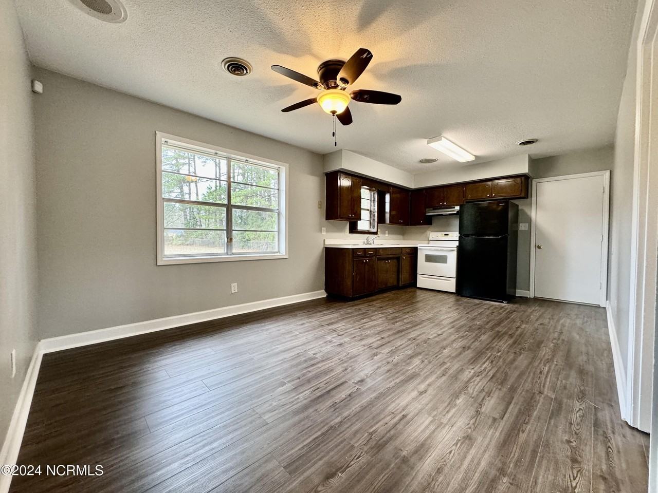 526 W Thurman Rd - Photo 3 of 18