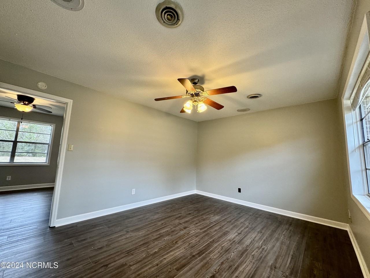 526 W Thurman Rd - Photo 5 of 18