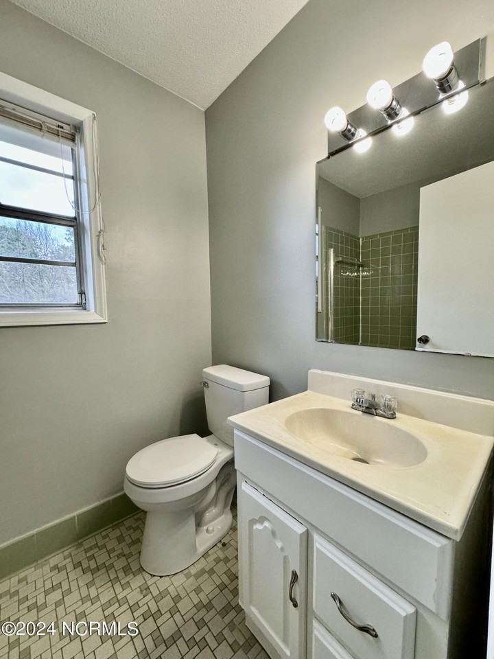 526 W Thurman Rd - Photo 7 of 18