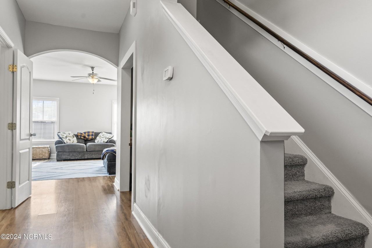 401 Hope Ct - Photo 6 of 50