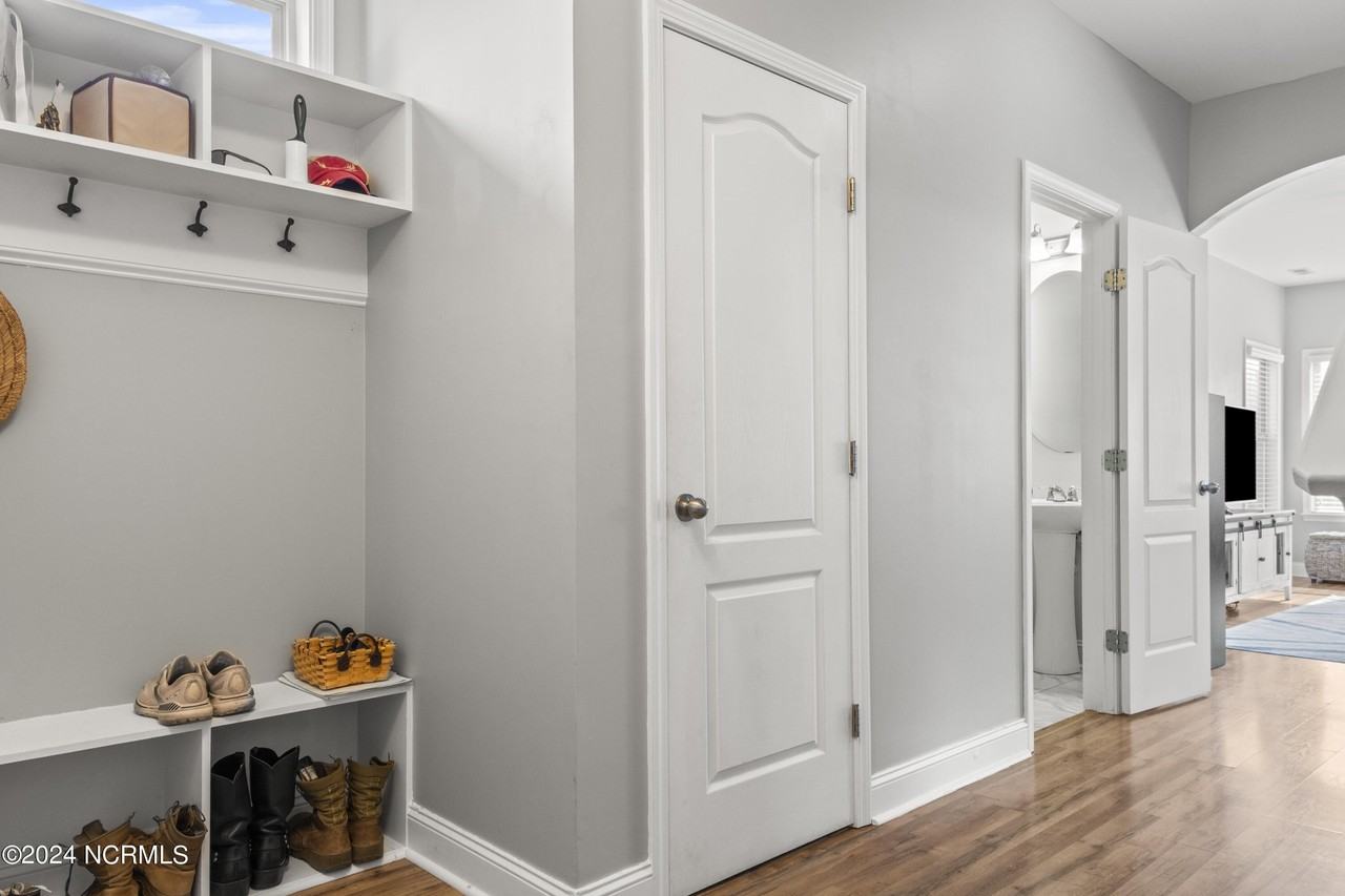 401 Hope Ct - Photo 7 of 50