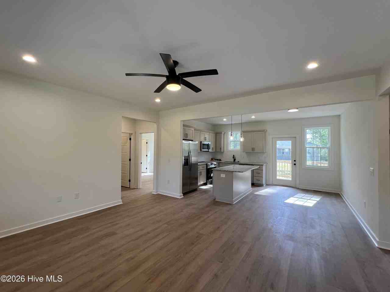 401 James St - Photo 2 of 31