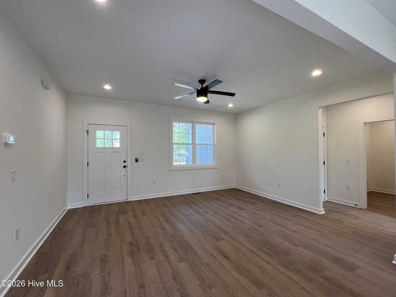 401 James St - Photo 3 of 31