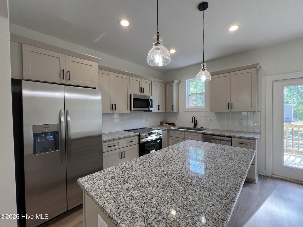 401 James St - Photo 4 of 31