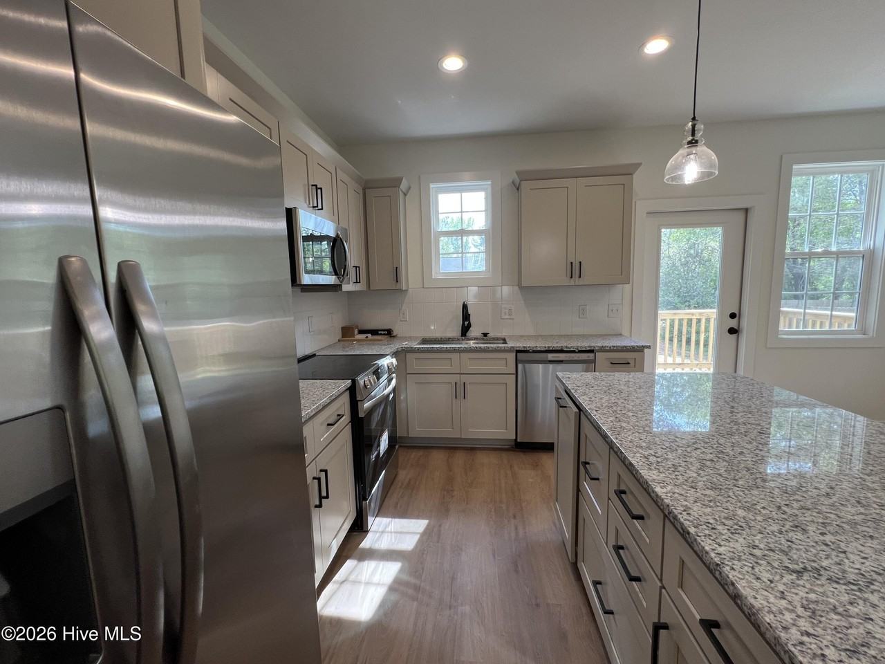 401 James St - Photo 5 of 31