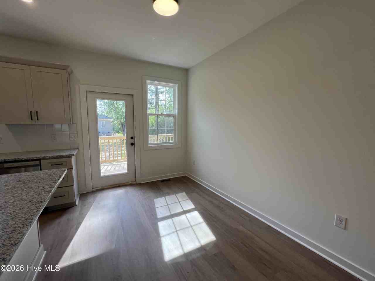 401 James St - Photo 6 of 31