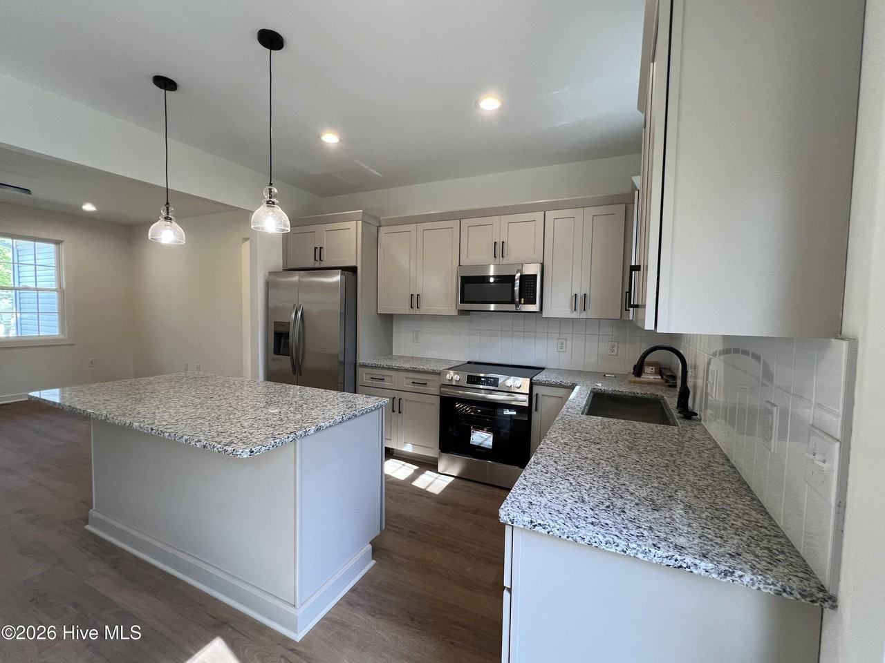 401 James St - Photo 7 of 31