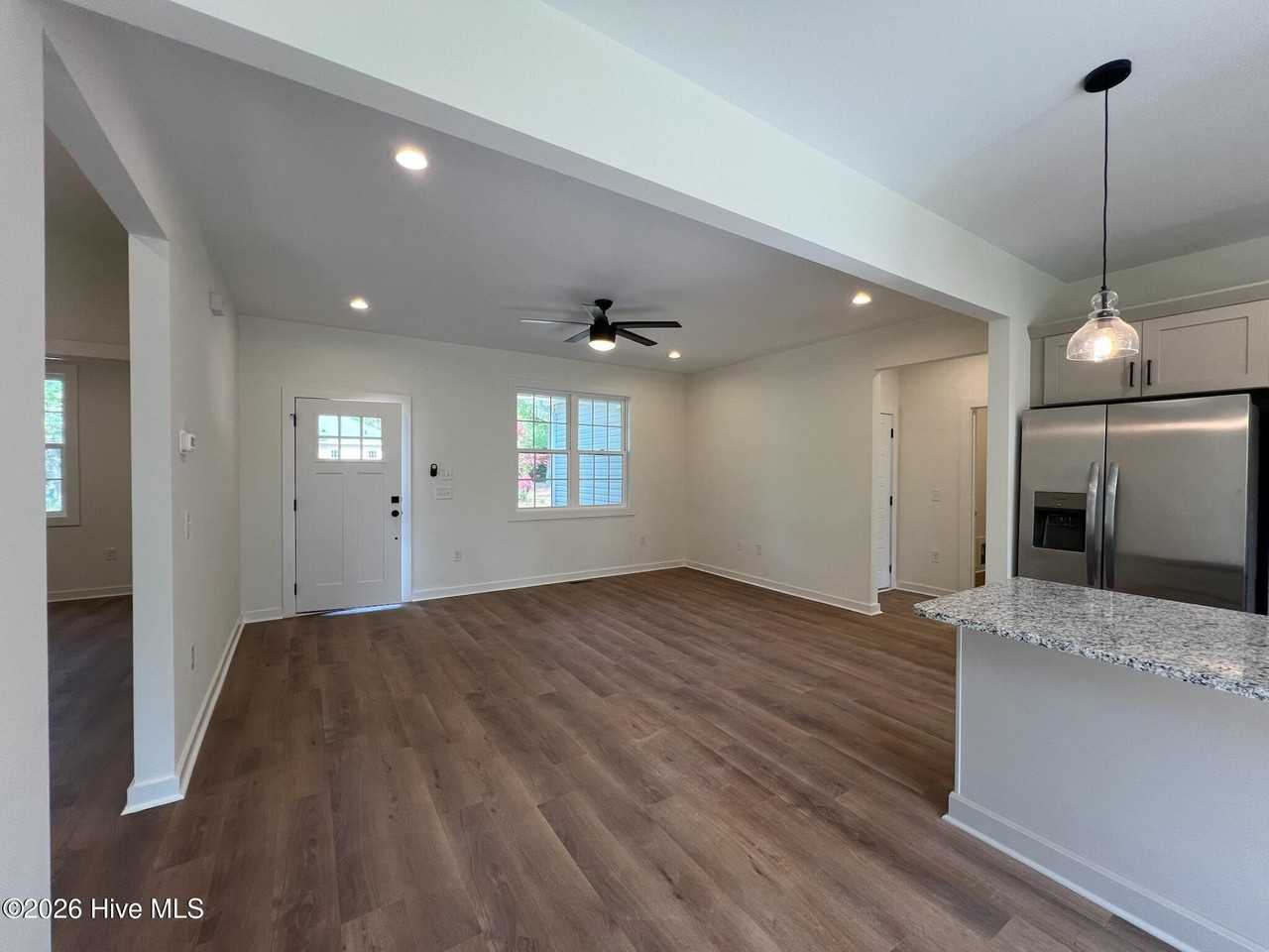 405 James St - Photo 3 of 31