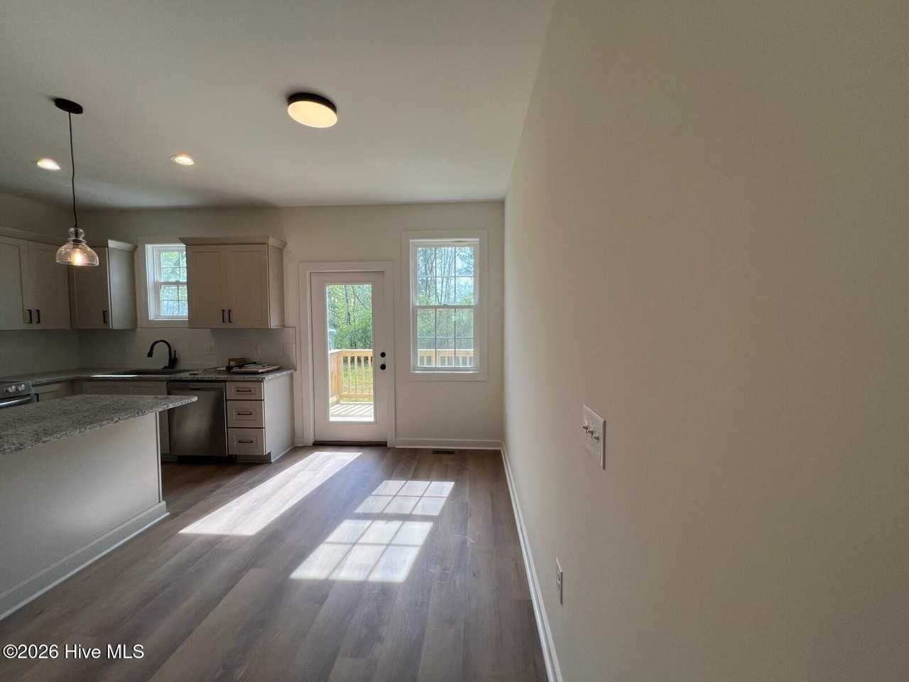 405 James St - Photo 4 of 31