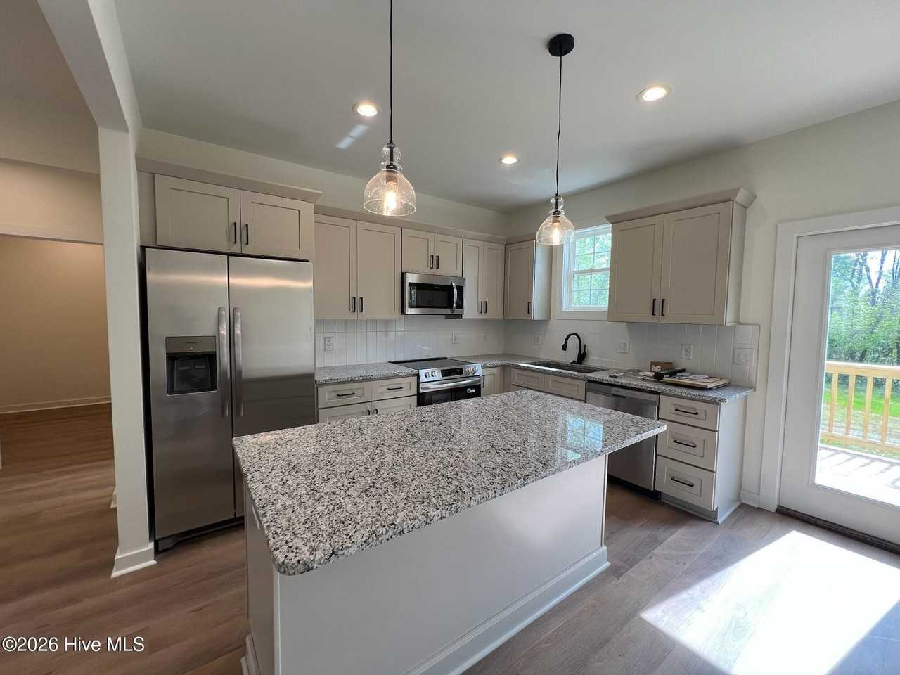 405 James St - Photo 5 of 31