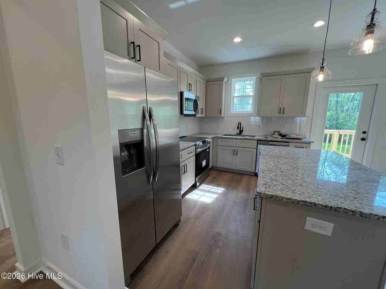 405 James St - Photo 7 of 31