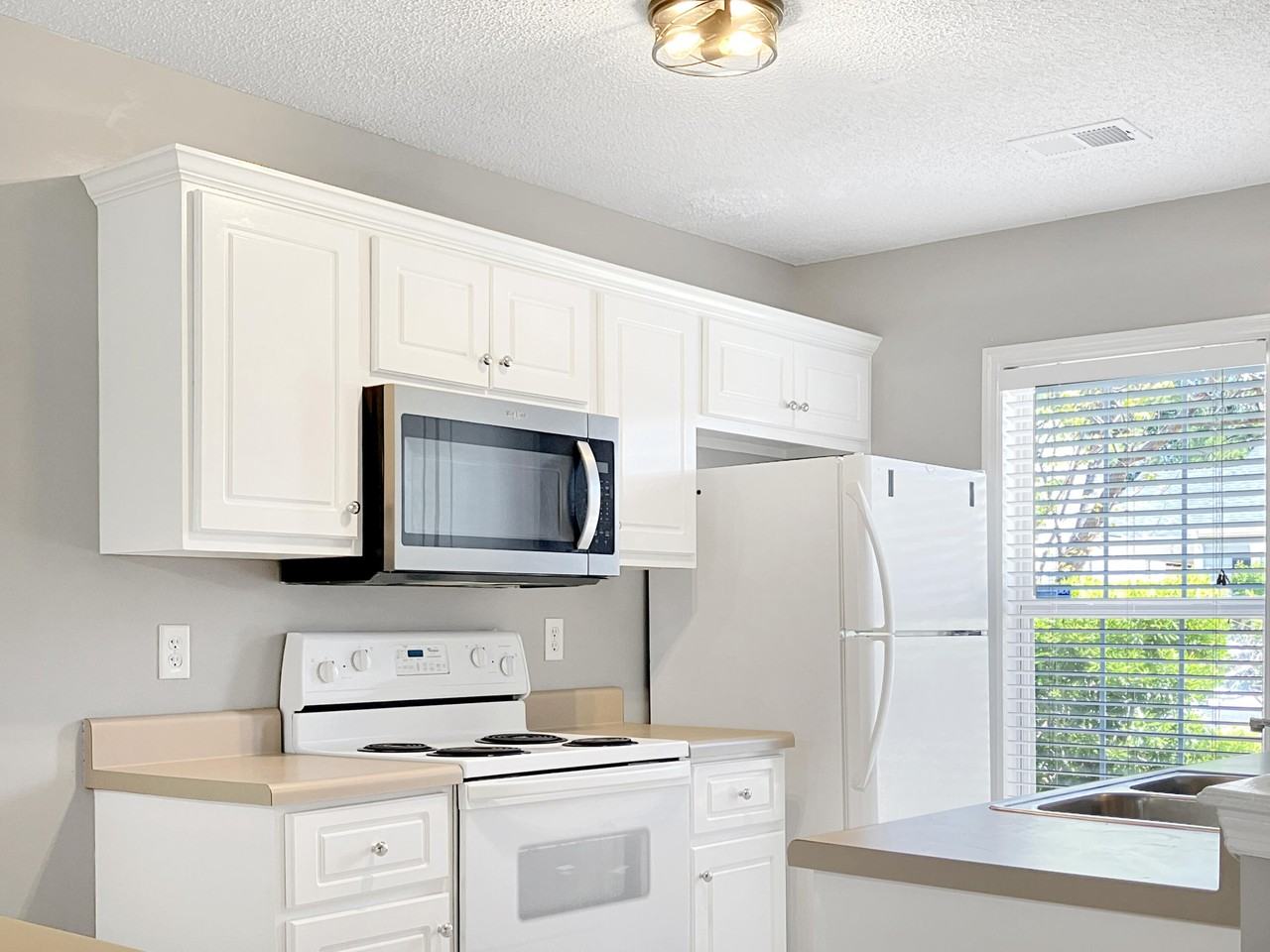 1021 Old Marks Dr - Photo 3 of 13