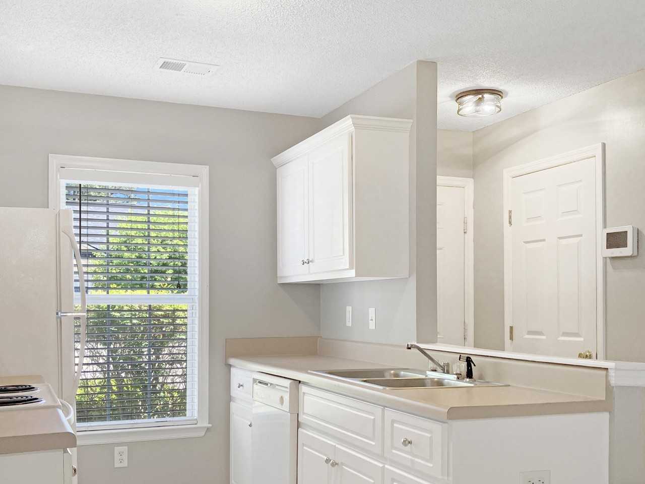 1021 Old Marks Dr - Photo 4 of 13