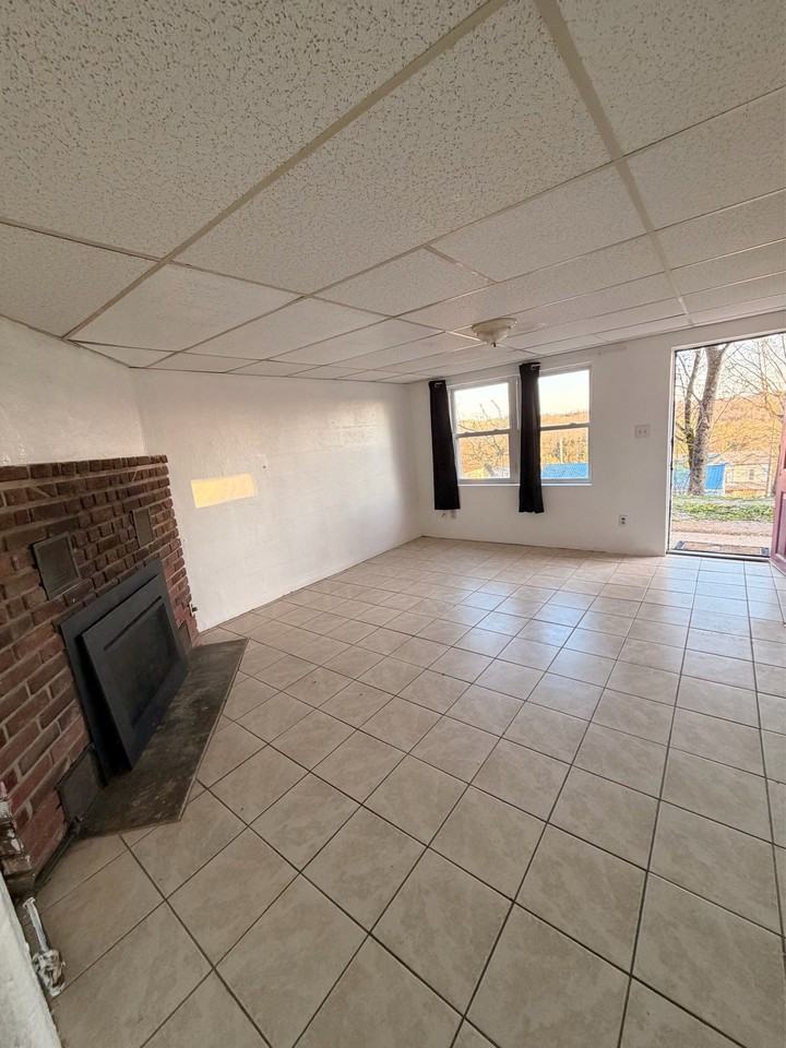 37 Biggs Lane - Photo 3 of 9