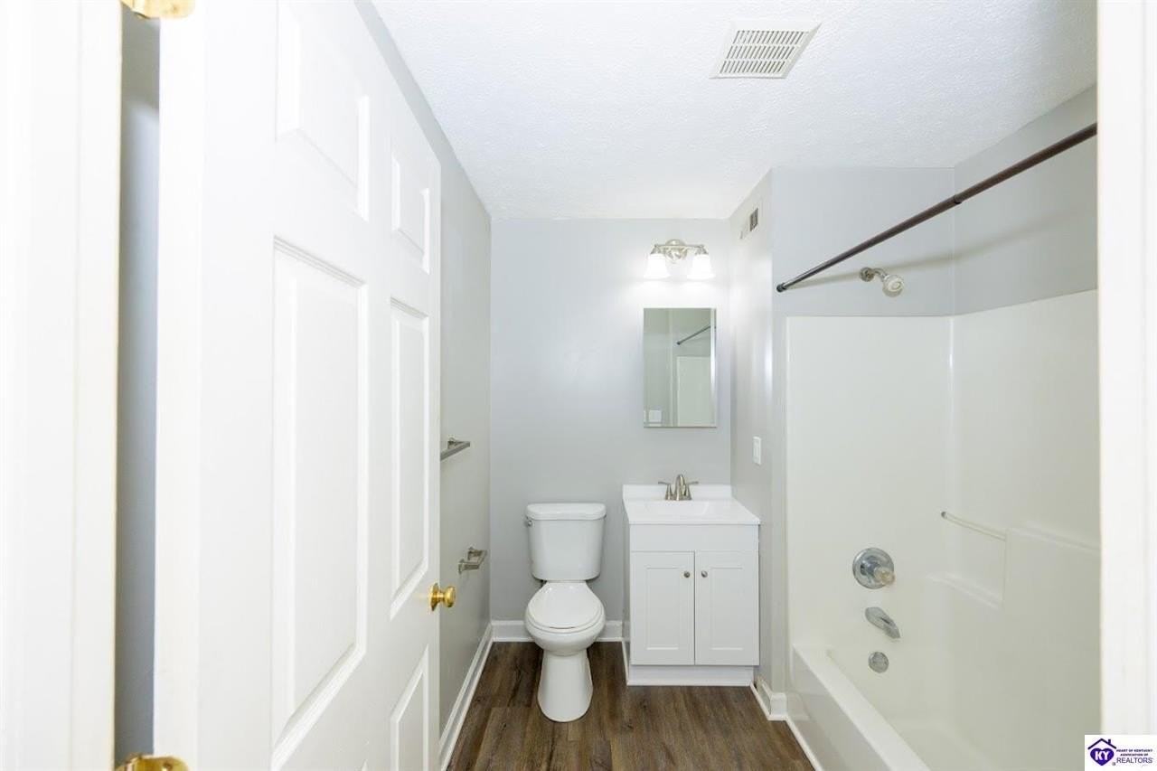 622 Stewart St #200 - Photo 4 of 11