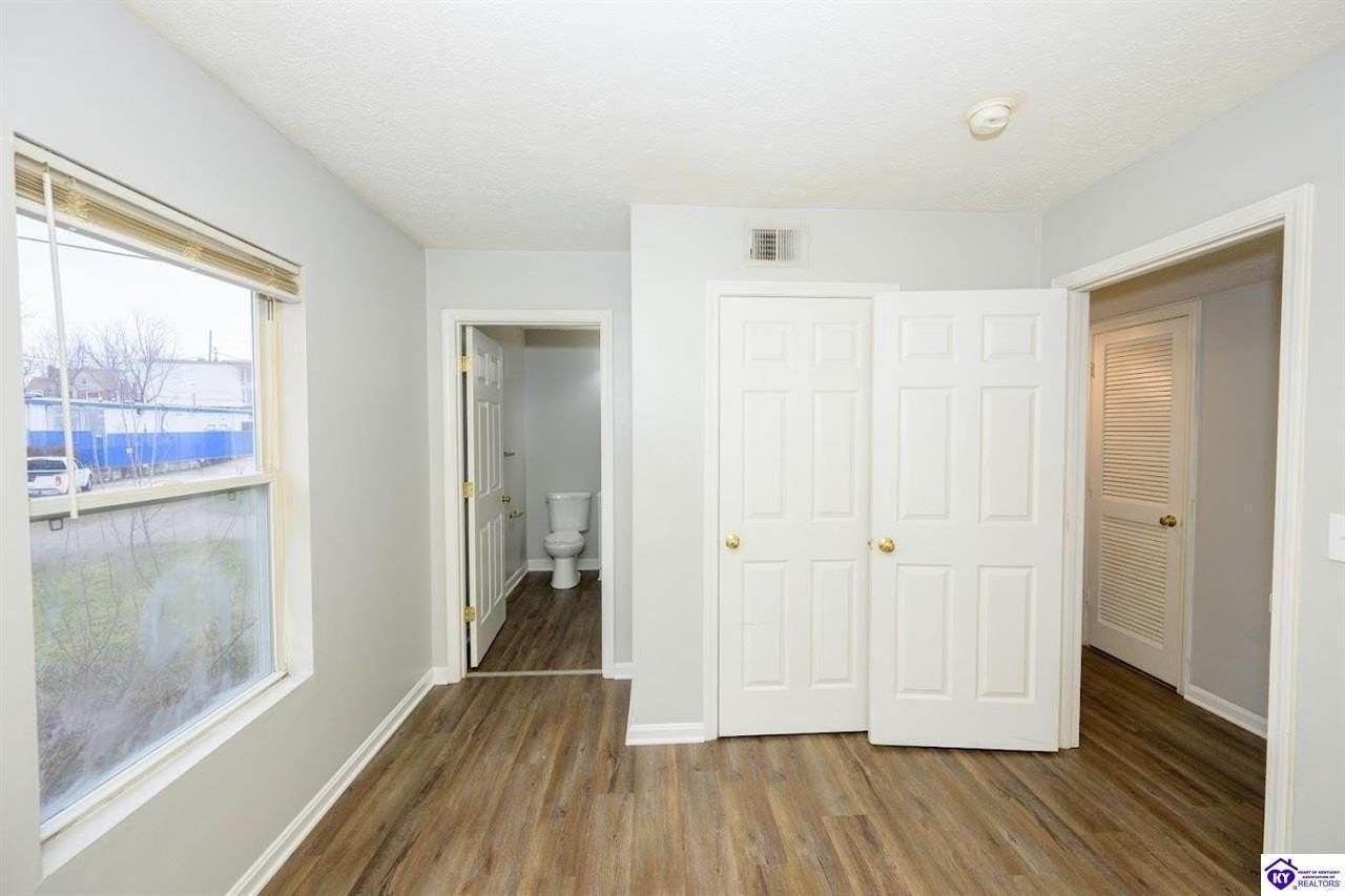 622 Stewart St #200 - Photo 5 of 11