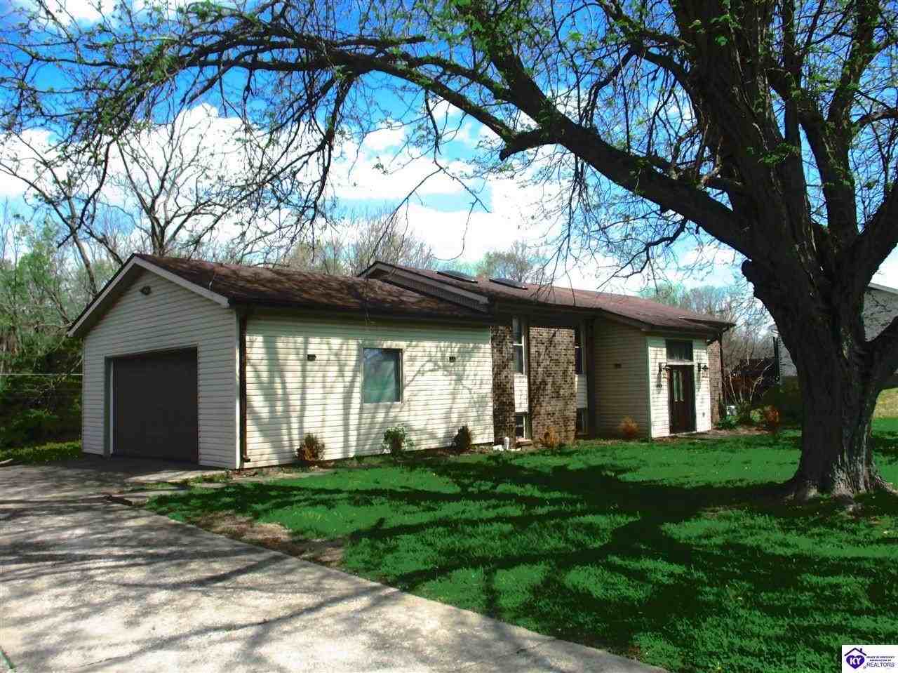 609 Foxfire Rd - Photo 3 of 17