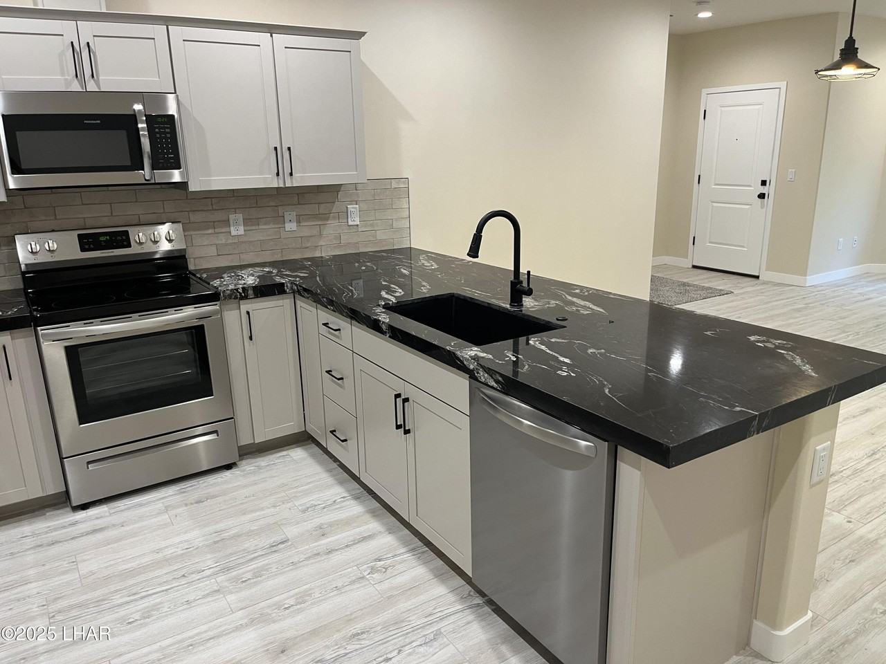 3430 Kearsage Dr Unit B101 - Photo 4 of 15