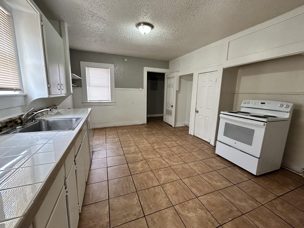 2124 20th St - Photo 3 of 15