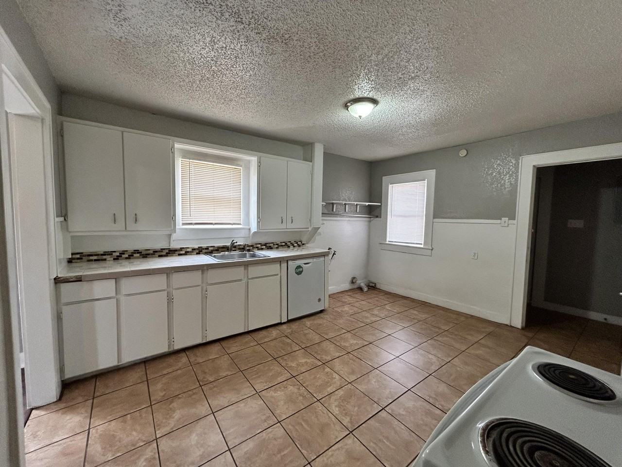 2124 20th St - Photo 4 of 15