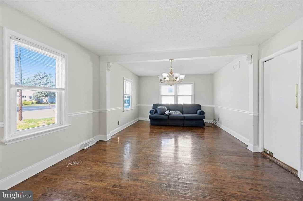 3 Curtis Ave - Photo 4 of 18