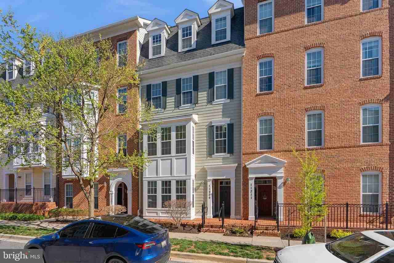 11209 Chase St - Photo 3 of 39