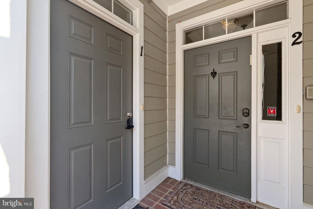 11209 Chase St - Photo 4 of 39