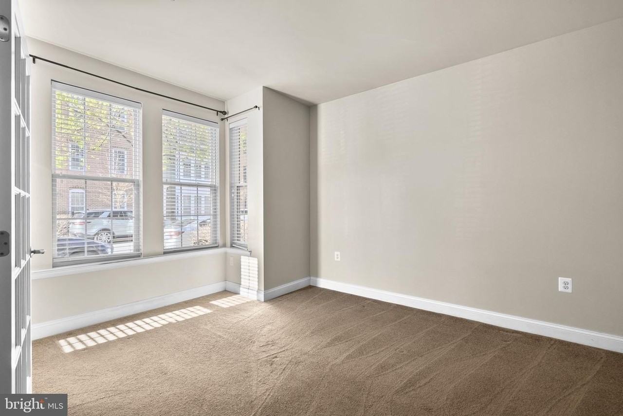 11209 Chase St - Photo 7 of 39