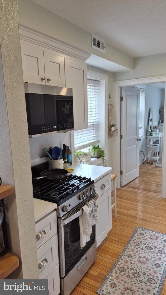 230 Pine St - Photo 7 of 11