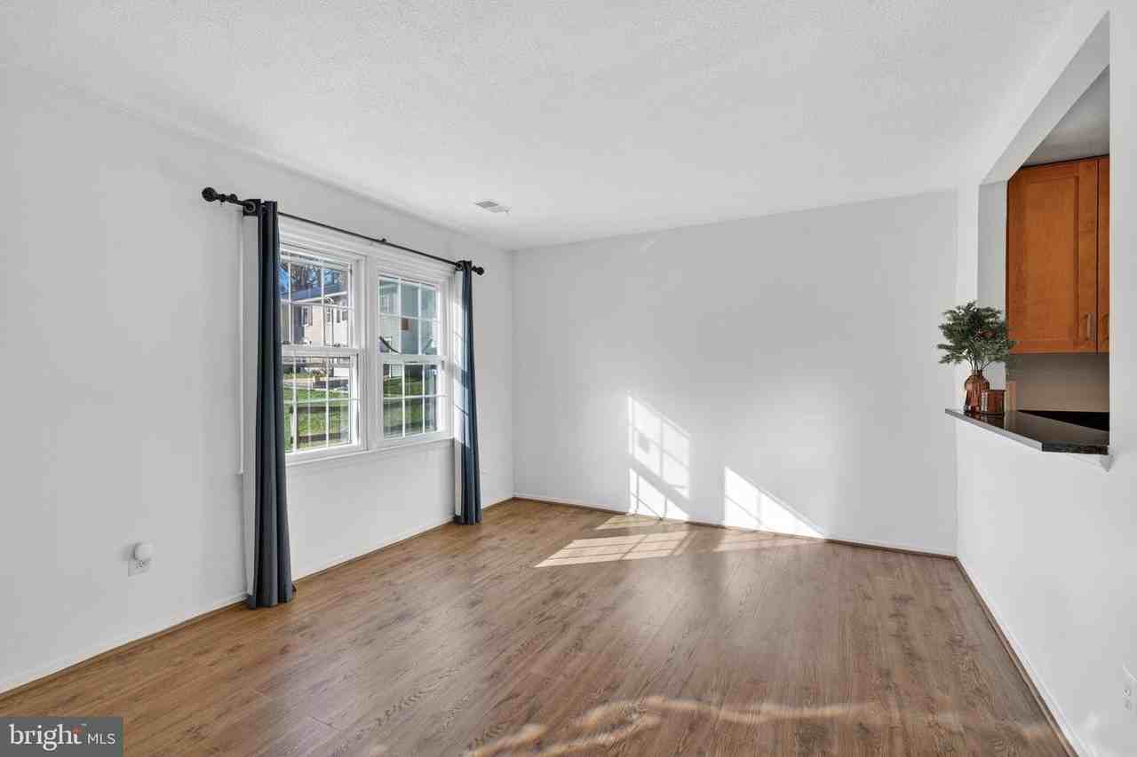 9594 Inverary Ct - Photo 5 of 25