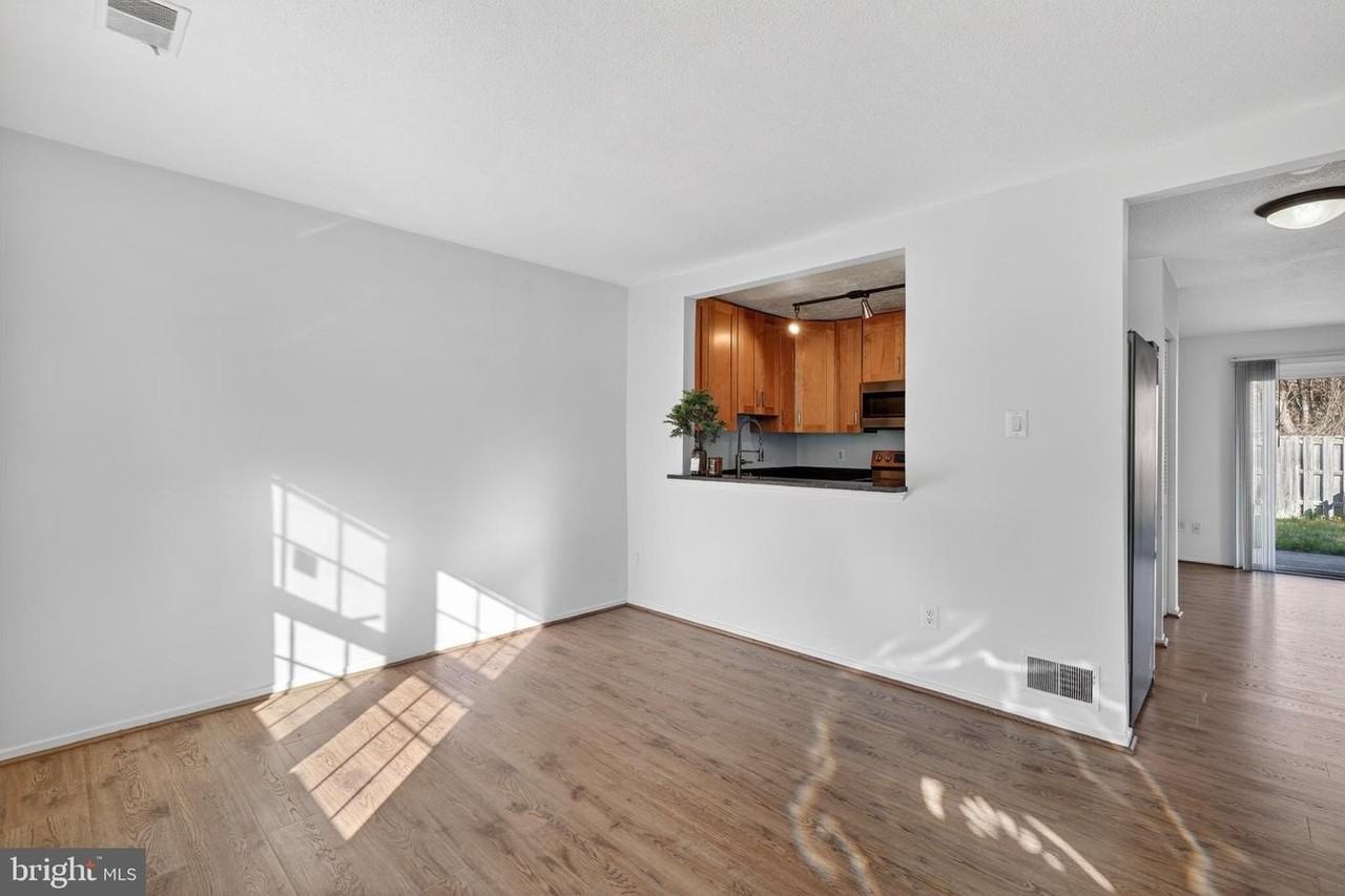 9594 Inverary Ct - Photo 6 of 25