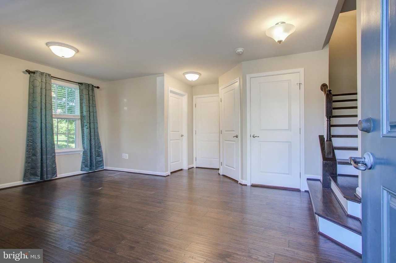 7001 Trek Way - Photo 3 of 32