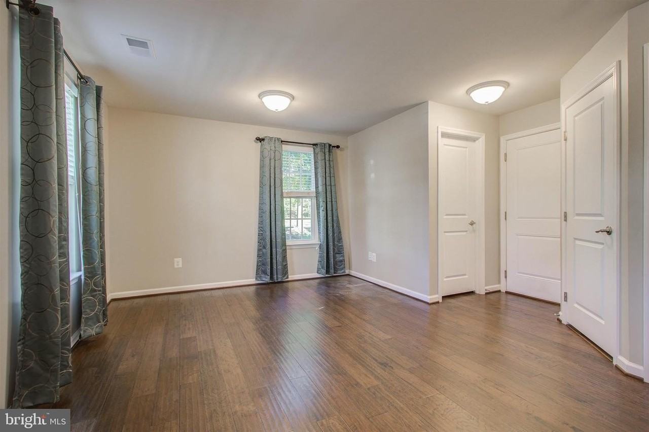 7001 Trek Way - Photo 4 of 32