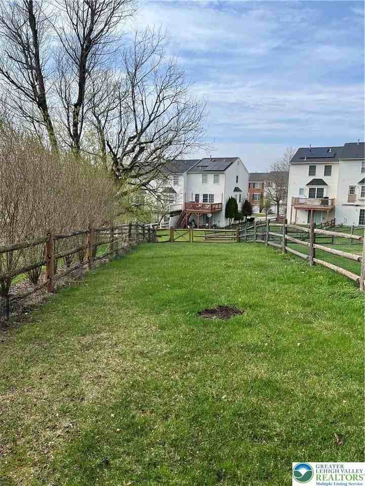 338 S Oak St - Photo 3 of 15