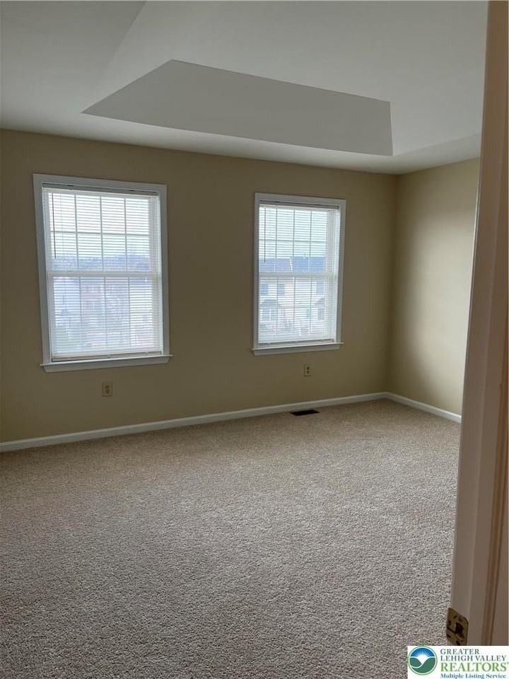 338 S Oak St - Photo 4 of 15