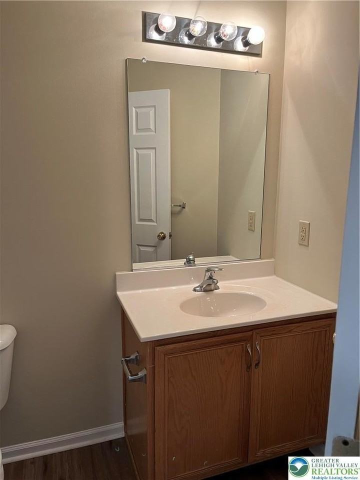 338 S Oak St - Photo 7 of 15