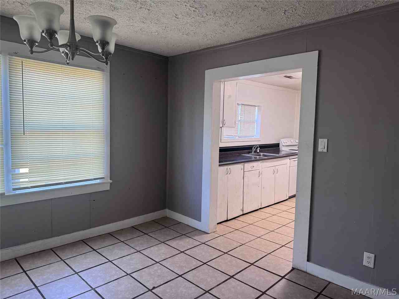 1750 Yarbrough St - Photo 5 of 20