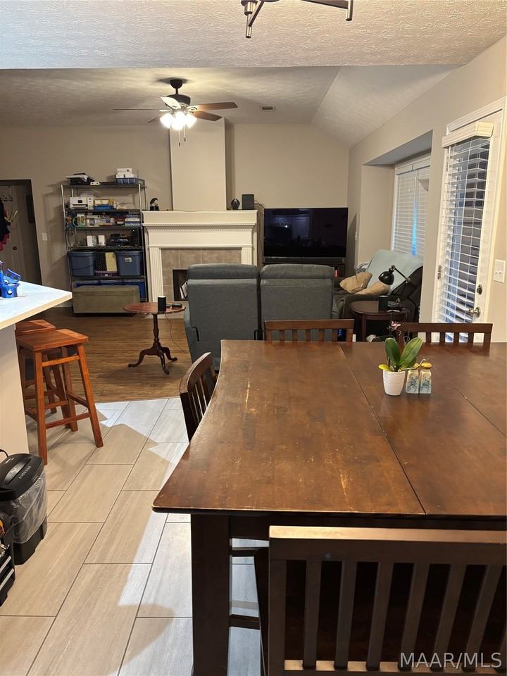 1136 Hallwood Ln - Photo 5 of 22