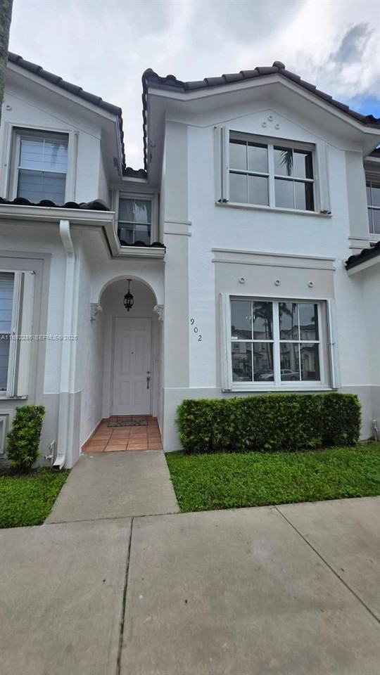 5570 Nw 107th Ave #902 - Photo 4 of 50