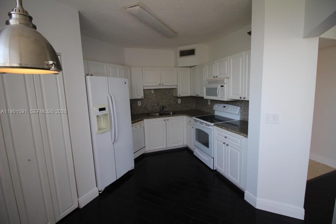 6422 Collins Ave #701 - Photo 4 of 21