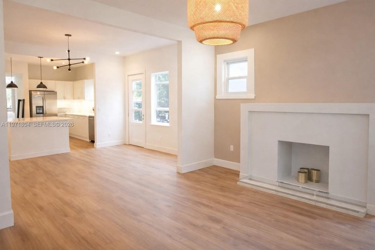 640 Ne 71st St - Photo 3 of 14