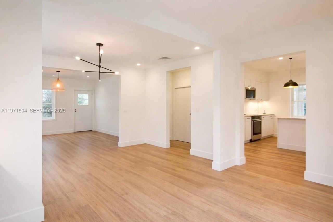 640 Ne 71st St - Photo 4 of 14