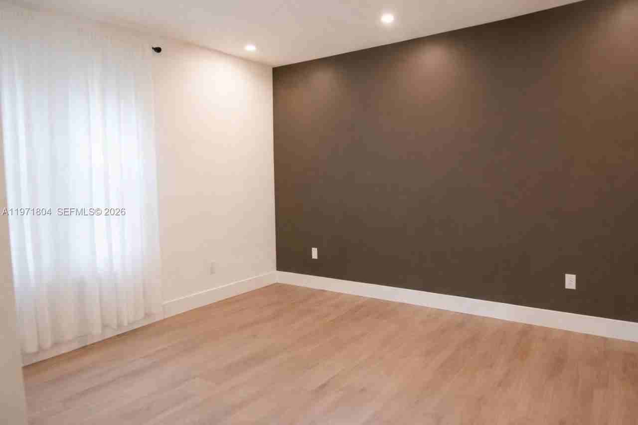 640 Ne 71st St - Photo 7 of 14