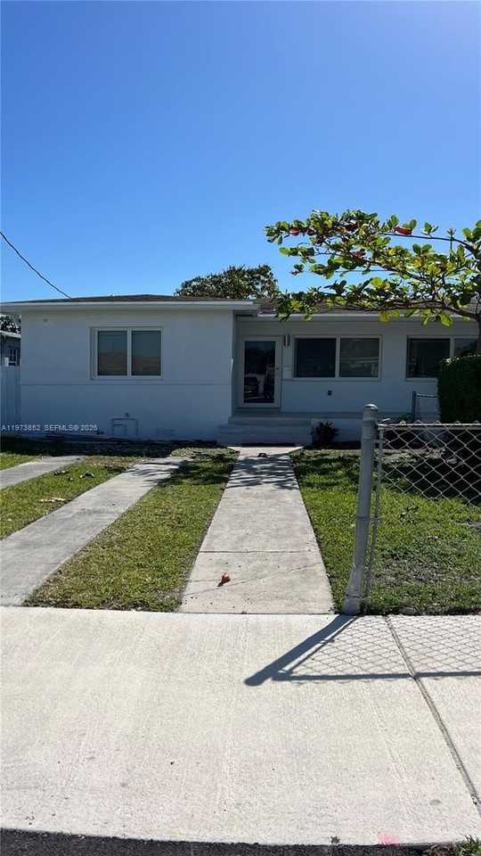 2800 Sw 25th St #1 - Photo 2 of 48