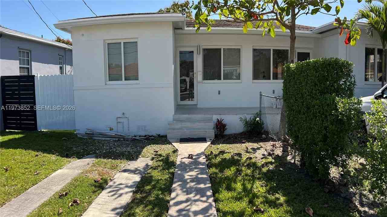 2800 Sw 25th St #1 - Photo 3 of 48