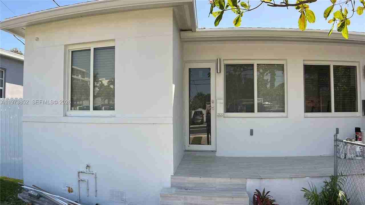 2800 Sw 25th St #1 - Photo 4 of 48