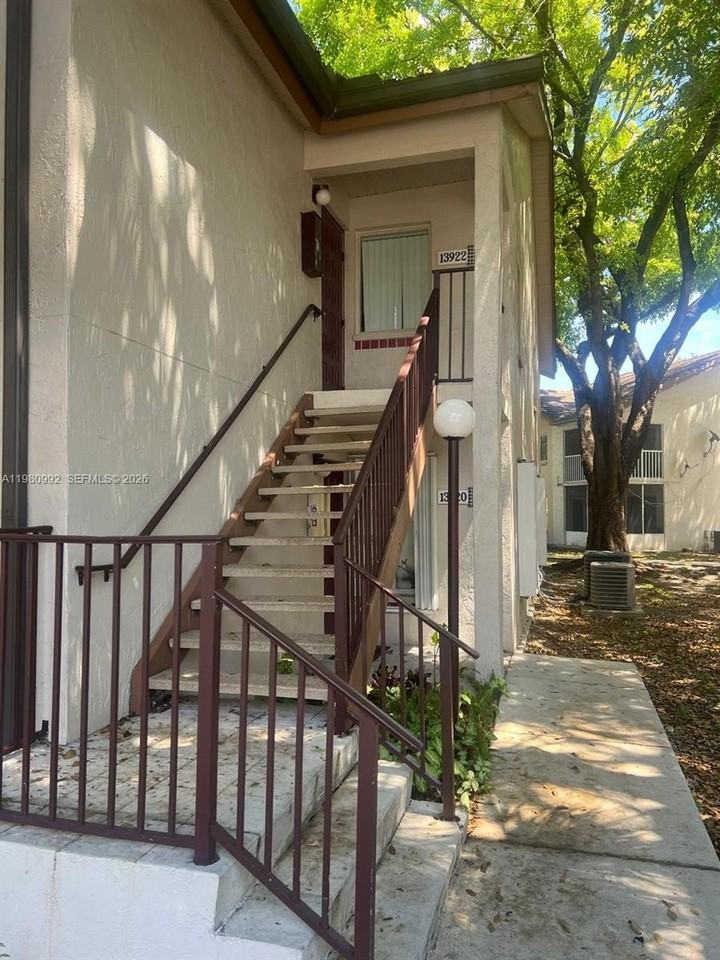 13922 Sw 91st Ter #13922 - Photo 4 of 14