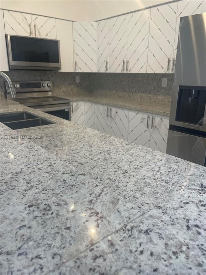 14728 Balgowan Rd - Photo 2 of 38