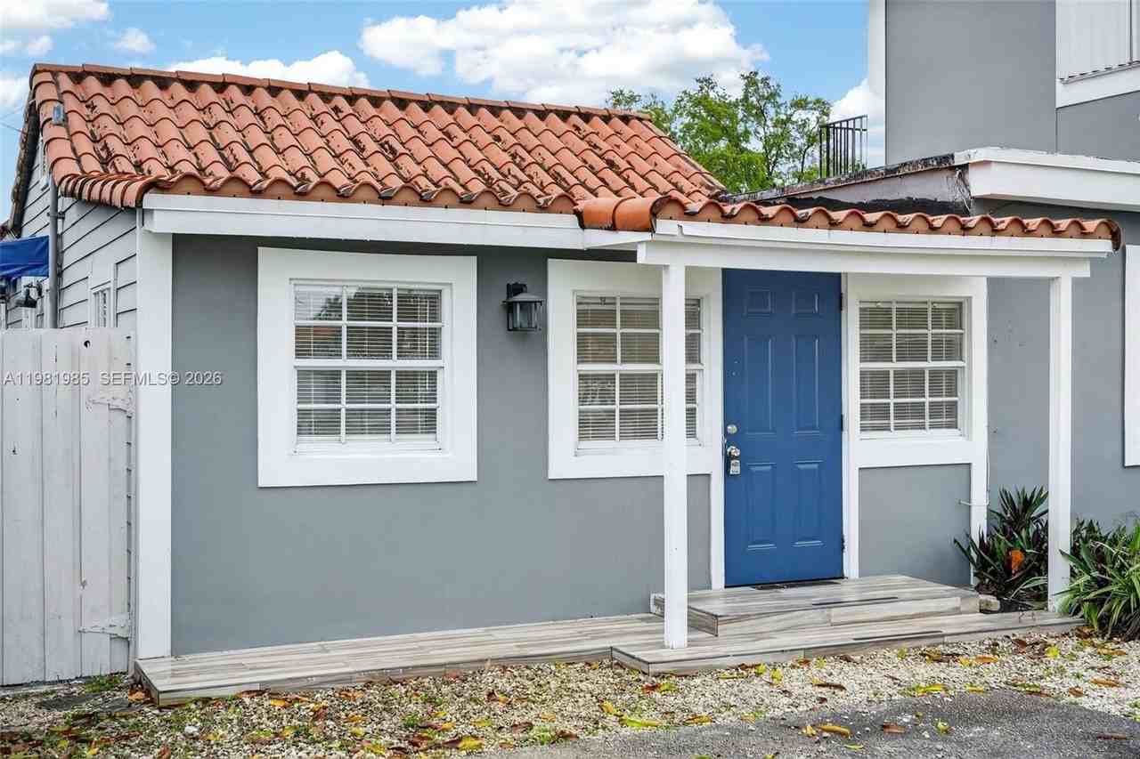 6761 Sw 13th Ter #1 - Photo 4 of 23